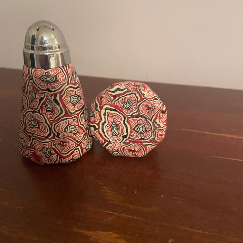 New artisan salt and pepper shakers - Picture 2 of 3